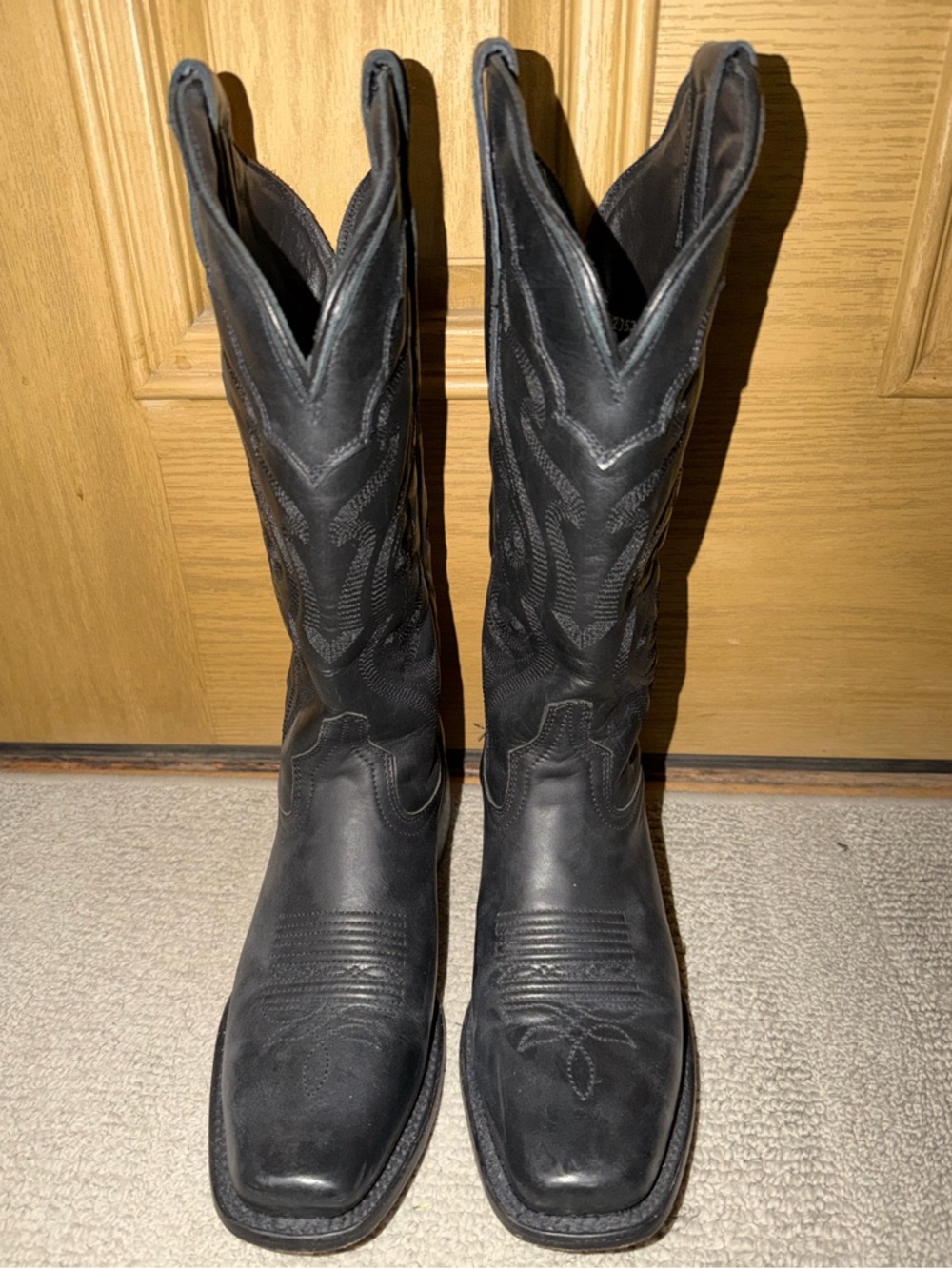 Like New! Classic Black Western Boots – Timeless Style